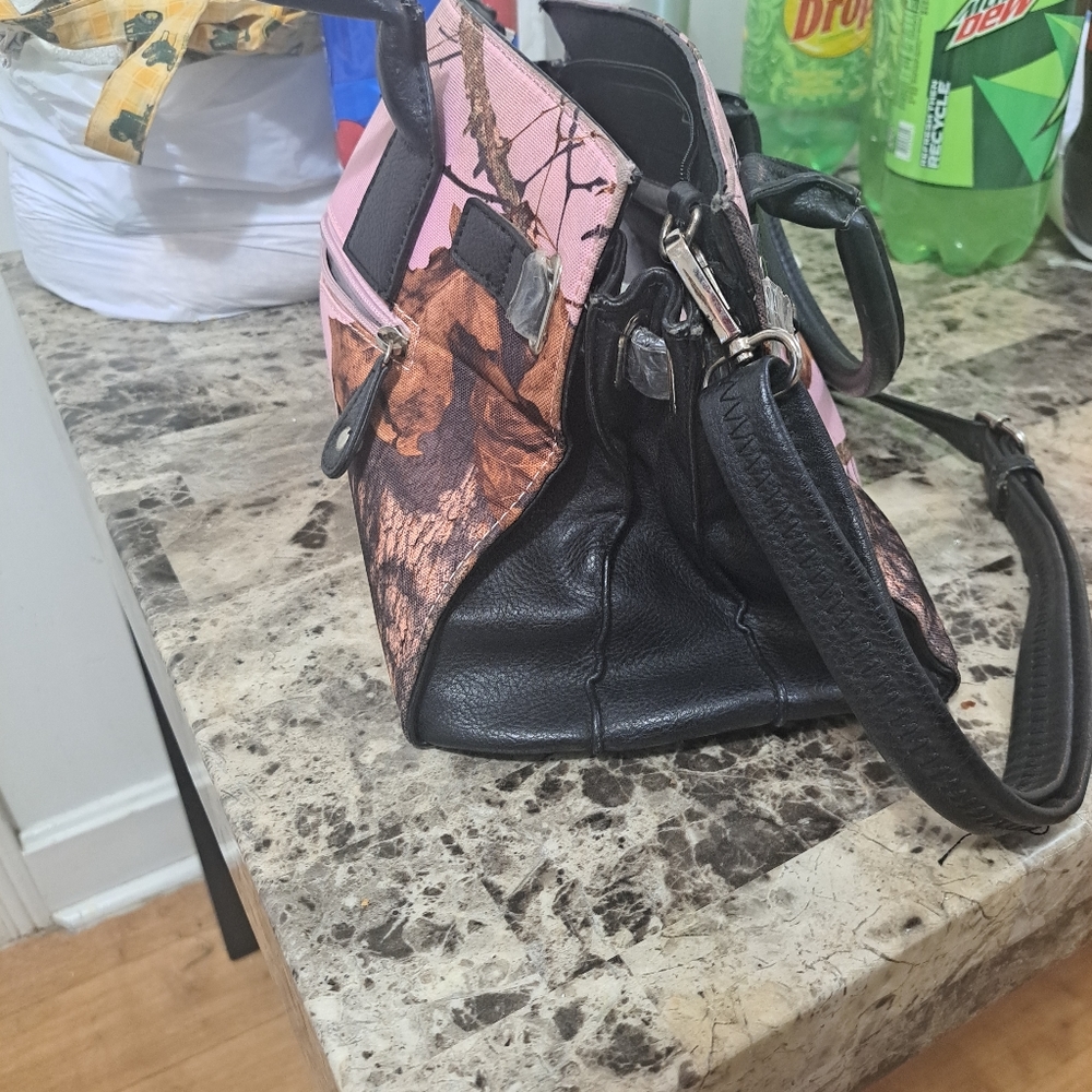 Brand new Mossy oak purse.